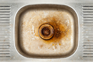 Dirty kitchen sink